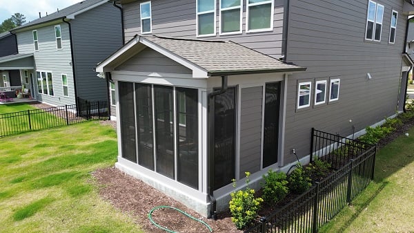Sunroom with Eze-Breeze System Sunroom with Eze-Breeze System
